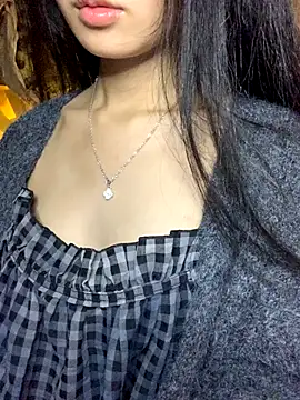 Nhinhi18 online show from November 14, 2025, 5:11 pm