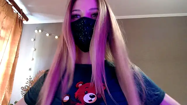 Snapshot of Iris_lave chatting on May 4, 2026, 2:24 pm Iris lave online show from May 4, 2026, 2:24 pm