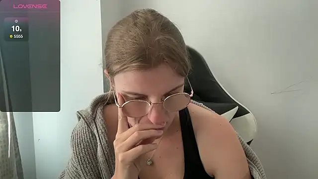 BustyKellyXXX online show from October 6, 2025, 8:56 am