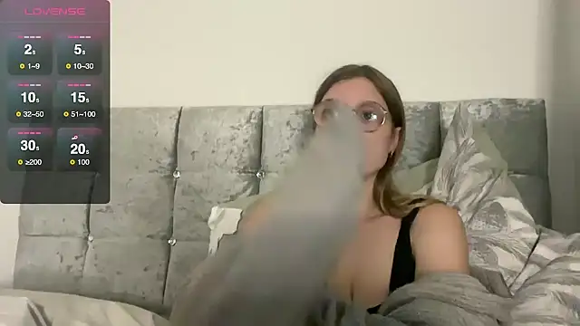 BustyKellyXXX online show from October 12, 2025, 6:07 pm