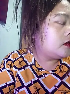 sweetbigtits19 online show from April 7, 2026, 10:05 am