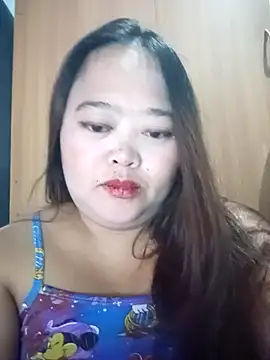 sweetbigtits19 online show from April 8, 2026, 2:33 am