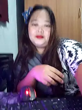 sweetbigtits19 online show from April 9, 2026, 3:28 am