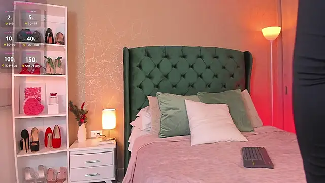 naughty fun room online show from November 6, 2025, 11:04 pm