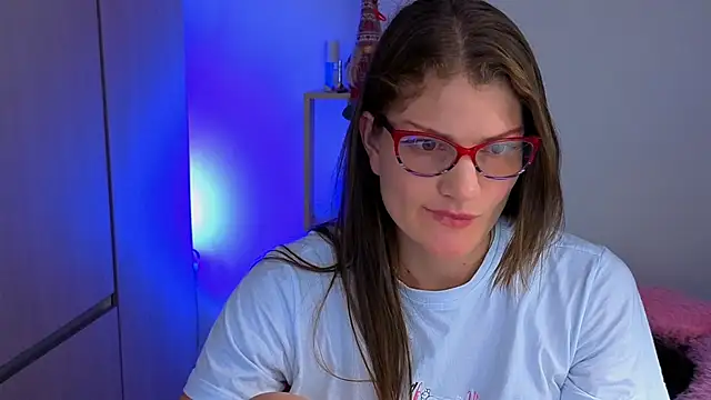 Camila-ventura online show from December 5, 2025, 8:05 pm