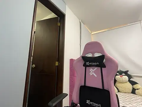 lucy grey25 online show from September 23, 2025, 2:20 pm