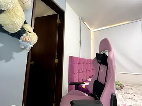 lucy grey25 online show from September 27, 2025, 3:39 pm