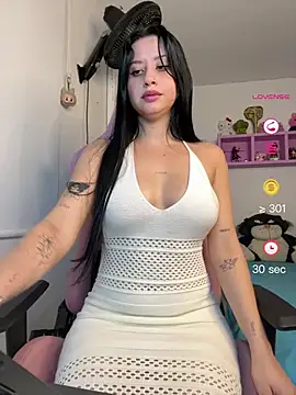 Snapshot of lucy_grey25 chatting on June 10, 2026, 8:08 pm lucy grey25 online show from June 10, 2026, 8:08 pm