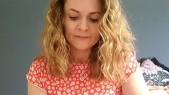 Snapshot of Ginger-bb chatting on June 4, 2026, 6:08 am Ginger-bb online show from June 4, 2026, 6:08 am