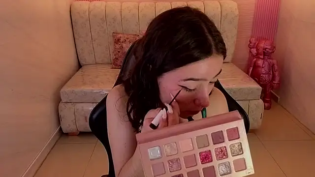 venuss09 s online show from April 12, 2026, 3:11 am