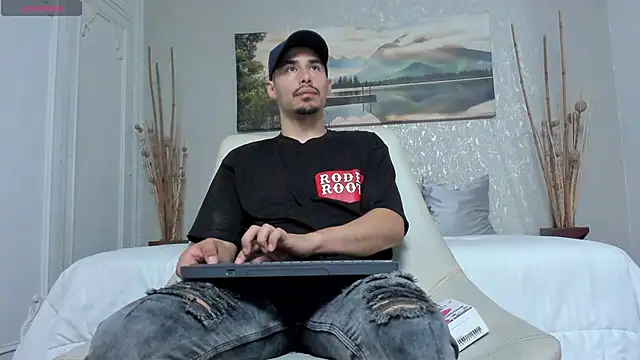 Snapshot of loghan_fox chatting on September 24, 2025, 3:32 am loghan fox online show from September 24, 2025, 3:32 am