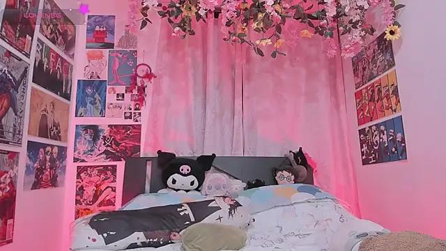 FluffyMelons online show from April 17, 2026, 11:08 pm