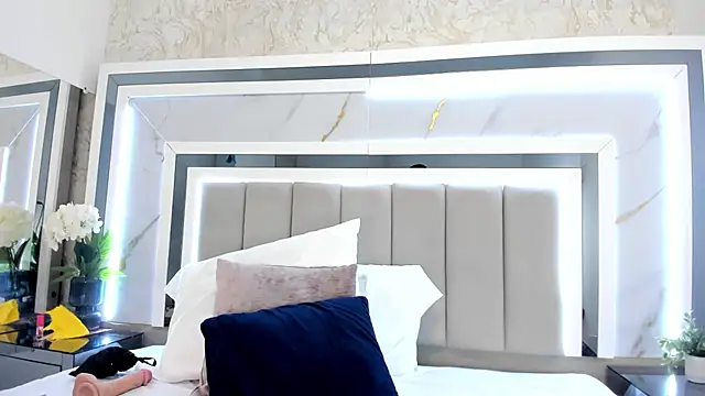 melodycharlotte online show from November 2, 2025, 8:44 pm