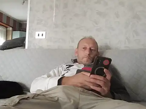 cazzoweb online show from September 22, 2025, 2:30 pm