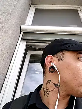 JuicyBigcockxh online show from October 8, 2025, 1:31 pm