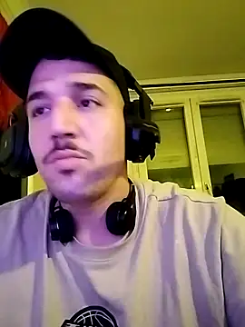 Snapshot of JuicyBigcock@xh chatting on March 4, 2026, 8:15 pm JuicyBigcockxh online show from March 4, 2026, 8:15 pm