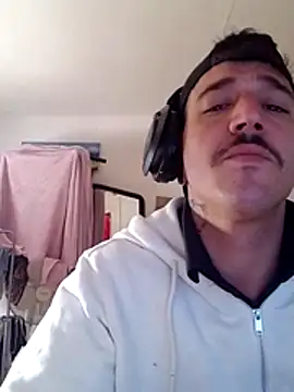 Snapshot of JuicyBigcock@xh chatting on May 14, 2026, 5:09 pm JuicyBigcockxh online show from May 14, 2026, 5:09 pm