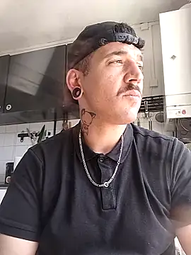 Snapshot of JuicyBigcock@xh chatting on May 20, 2026, 1:39 pm JuicyBigcockxh online show from May 20, 2026, 1:39 pm