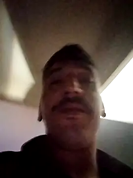 Snapshot of JuicyBigcock@xh chatting on May 27, 2026, 11:35 pm JuicyBigcockxh online show from May 27, 2026, 11:35 pm
