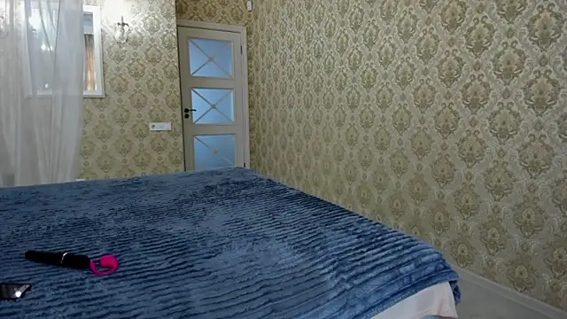 sofielovely  online show from September 24, 2025, 12:08 pm