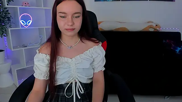 NoraHaynes online show from September 29, 2025, 3:11 am