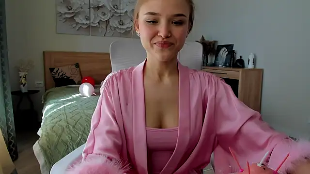 Snapshot of flooora_0 chatting on May 12, 2026, 1:25 am flooora 0 online show from May 12, 2026, 1:25 am