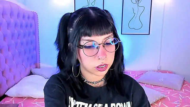 Rose 72 online show from September 23, 2025, 7:17 pm