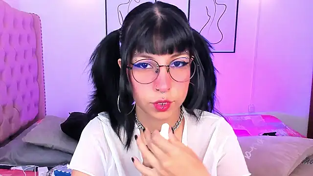 Rose 72 online show from October 6, 2025, 7:22 pm