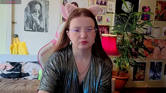 Sienna-Cow online show from September 24, 2025, 11:02 am