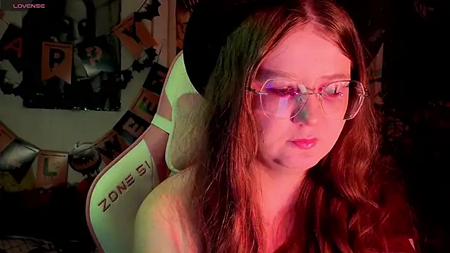 Sienna-Cow online show from October 31, 2025, 1:01 pm