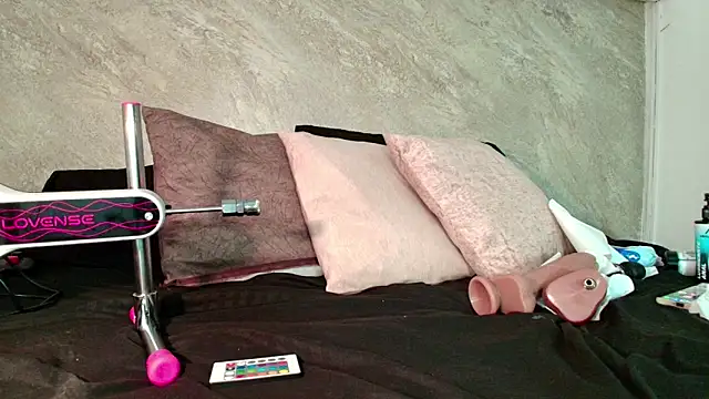 Dixie grey1 online show from April 14, 2026, 2:12 pm