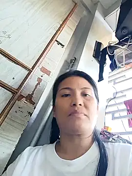 Snapshot of Uniquebeauty32 chatting on March 16, 2026, 12:06 am Uniquebeauty32 online show from March 16, 2026, 12:06 am