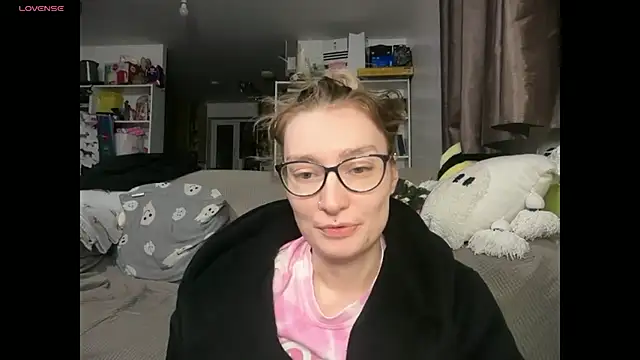 harleyblair online show from April 1, 2026, 10:07 pm