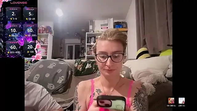 Snapshot of harleyblair chatting on April 27, 2026, 10:08 pm harleyblair online show from April 27, 2026, 10:08 pm