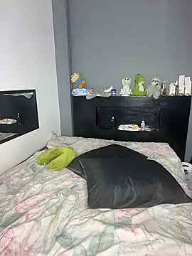 Kailertwink online show from December 1, 2025, 5:34 am