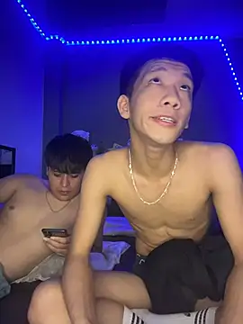 Kailertwink online show from April 12, 2026, 3:00 am