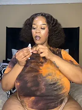 THICKBUNNYCHICKxxx online show from April 23, 2026, 8:44 pm