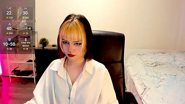 LiyaLuna online show from December 5, 2025, 12:14 pm