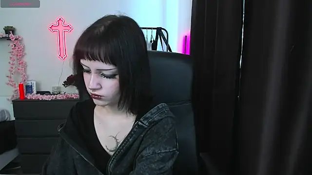 LiyaLuna online show from April 8, 2026, 10:26 am