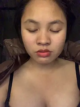 NhuFox online show from December 2, 2025, 1:05 pm