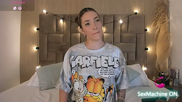 ClaradelMar online show from September 12, 2025, 11:43 am