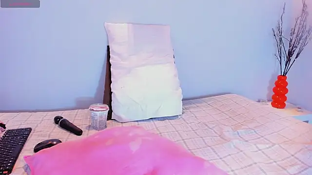 Snapshot of Violet_horny05 chatting on December 5, 2025, 7:21 pm Violet horny05 online show from December 5, 2025, 7:21 pm