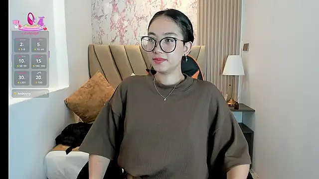 Yuna  Min online show from September 26, 2025, 12:42 pm
