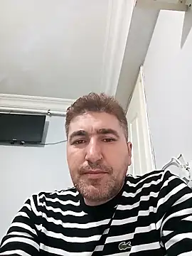 mert0359 online show from February 5, 2026, 2:43 pm