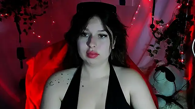 Snapshot of ChloeRicc chatting on May 27, 2026, 8:39 pm ChloeRicc online show from May 27, 2026, 8:39 pm