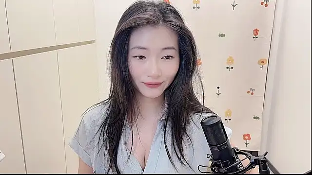 Rosalind xixi online show from September 18, 2025, 9:55 am