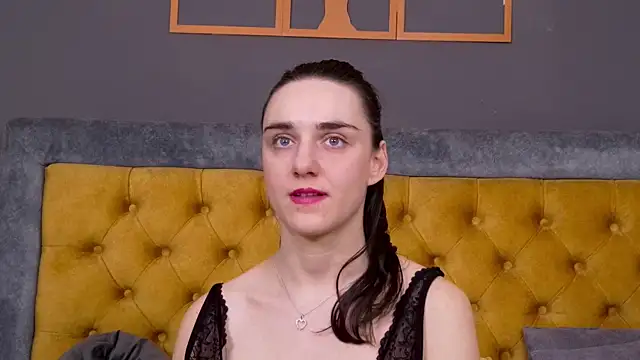 Jessica White  online show from February 7, 2026, 4:05 am