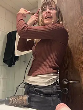 IsabellaEtha online show from December 17, 2025, 1:50 pm