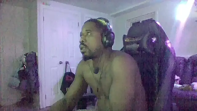 Snapshot of Dico420 chatting on October 19, 2025, 2:01 am Dico420 online show from October 19, 2025, 2:01 am