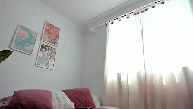 Snapshot of canelleGarces chatting on June 4, 2026, 6:25 pm canelleGarces online show from June 4, 2026, 6:25 pm